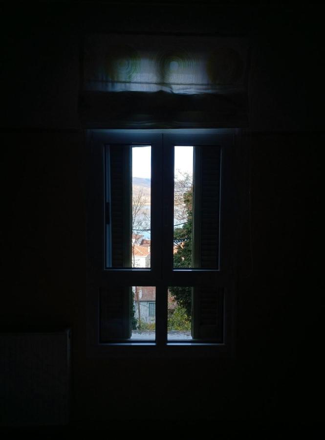 Room "Honeybee" In A Neoclassical House Kastoria Exterior photo