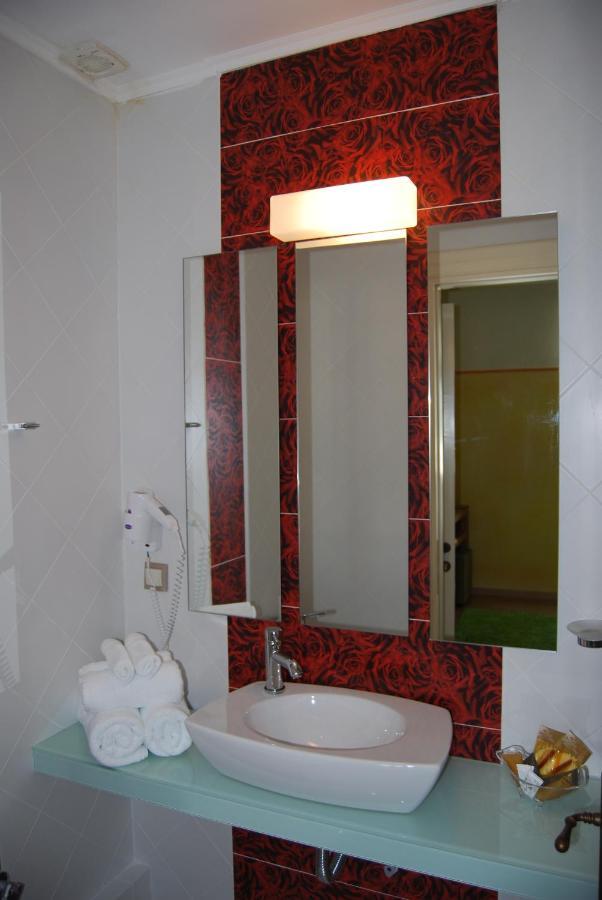 Room "Honeybee" In A Neoclassical House Kastoria Exterior photo