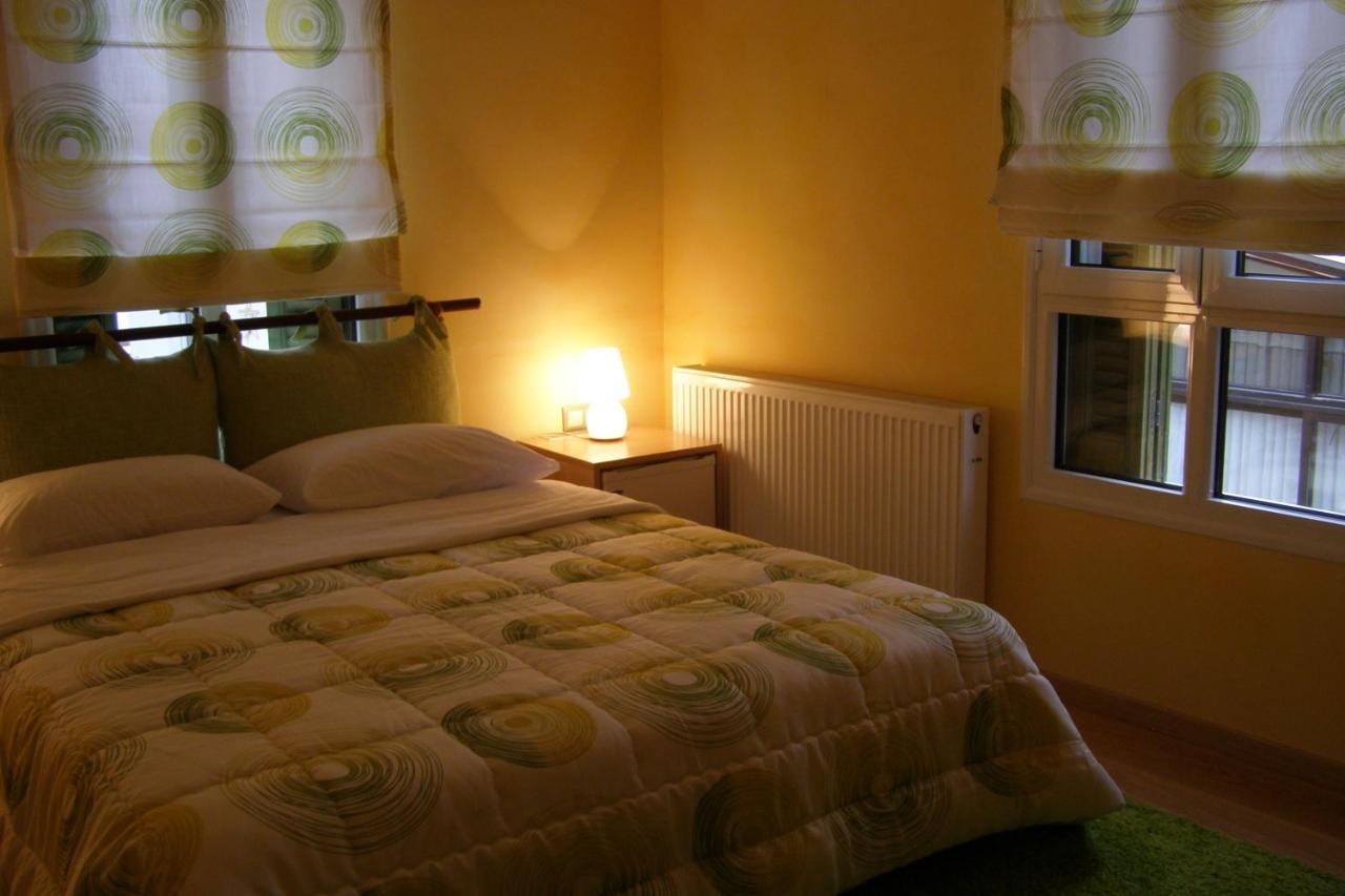 Room "Honeybee" In A Neoclassical House Kastoria Exterior photo
